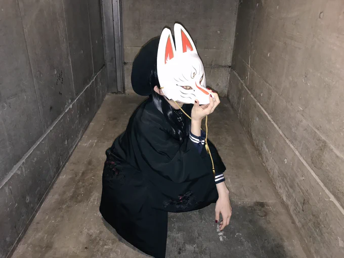 握手会ありがとうございました!!

初めましての方や8周年ライブの感想まで
たくさんお話して頂けてうれしかったなぁ☺️
またぜひ遊びにいらしてくださいね?

今日はハロウィンが近いということで
オリジナル化け狐コスプレしましたー!?❣️
黒髪ロング久々にしたよ?

化かされないようご注意?☝️ 