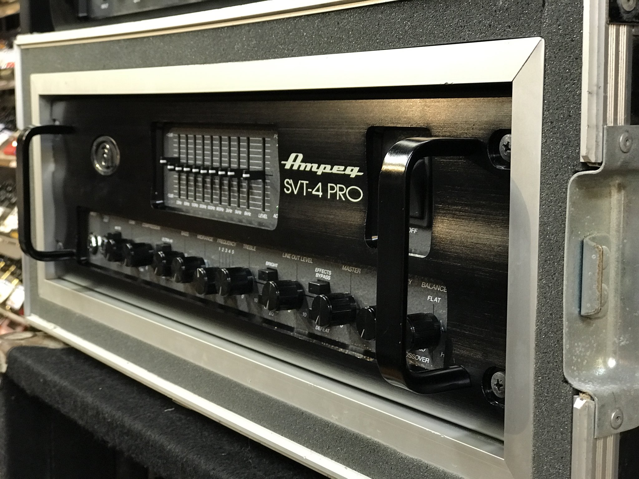 アンペグ ampeg SVT 2pro 旧モデル ショックマウントケース付き