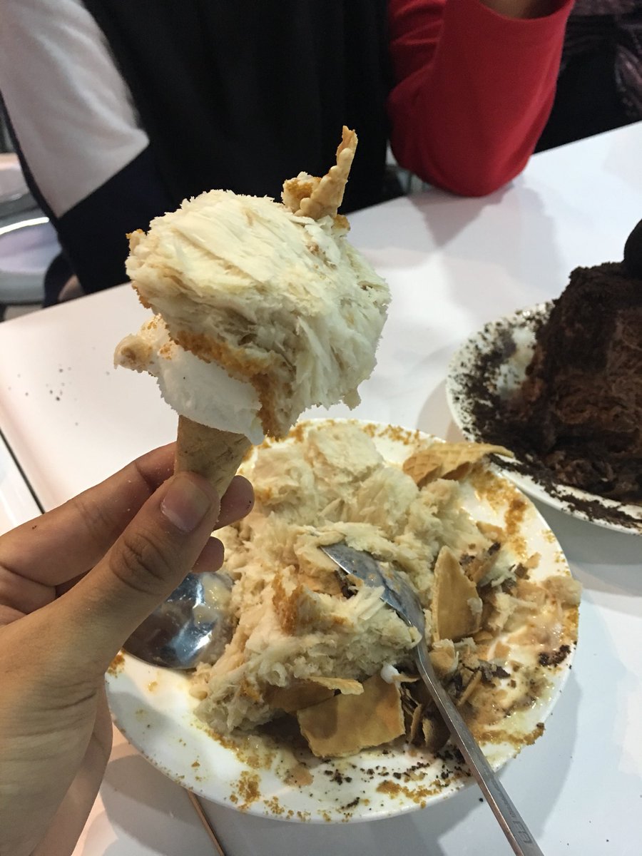 alhabshyyy's tweet photo. Wah saya kenyang makan #eatandrepeat #bigbowlice 💕😋 https://t.co/EEssNGNi3w