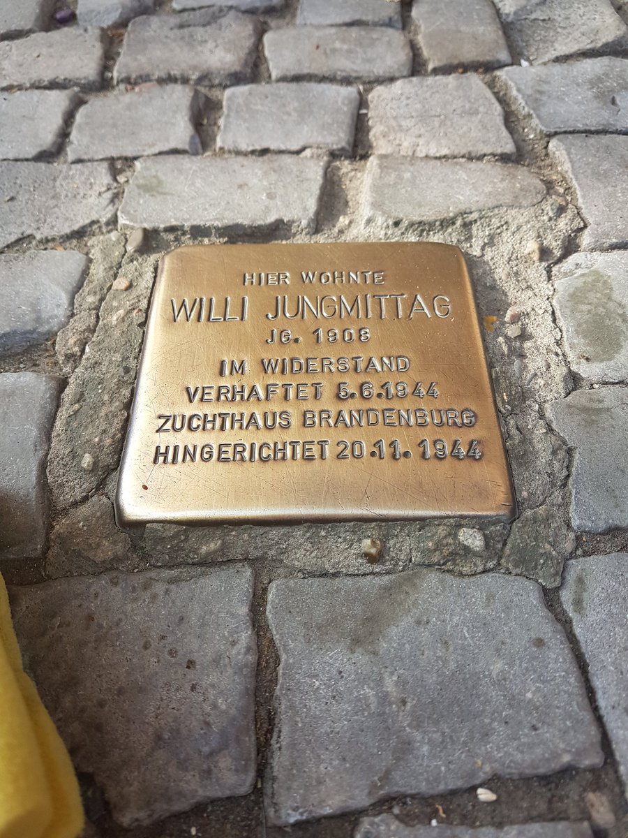 aufpolieren's tweet photo. Willi Jungmittag war Student der renommierten Kunstschule #Bauhaus-#Dessau.
Die politisch progressive Haltung, welche von dieser Schule ausging, prägten ihn stark.
Wegen seines Engagements im #antifa|schistischen Widerstand wurde er 1944 hingerichtet.

@feinesahne @gropiusallee https://t.co/XTQ7yaF3zG