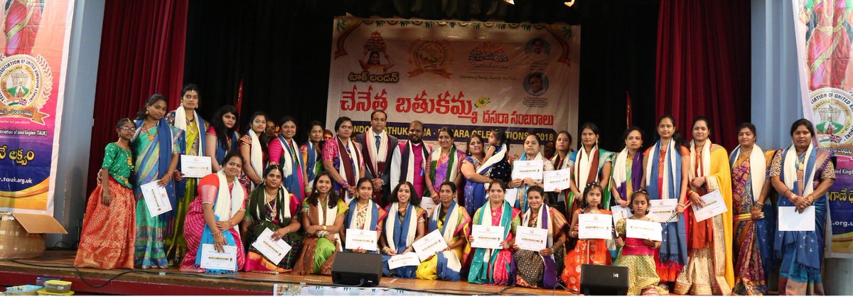 NaveenReddyBRS's tweet photo. Thank you @KTRTRS anna for your special, kind gesture and @RaoKavitha akka for your support from day one for our TAUK Chenetha Bathukamma in London
#Wearhandloom #promotehandloom @TAUK_Official @Anil_trs @KonathamDileep @NKB_TRS @SatishVodithala @mbigala @PavikandiPavi https://t.co/BpOxTgnXxY