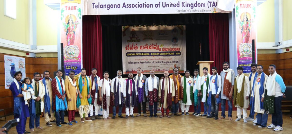 NaveenReddyBRS's tweet photo. Thank you @KTRTRS anna for your special, kind gesture and @RaoKavitha akka for your support from day one for our TAUK Chenetha Bathukamma in London
#Wearhandloom #promotehandloom @TAUK_Official @Anil_trs @KonathamDileep @NKB_TRS @SatishVodithala @mbigala @PavikandiPavi https://t.co/BpOxTgnXxY