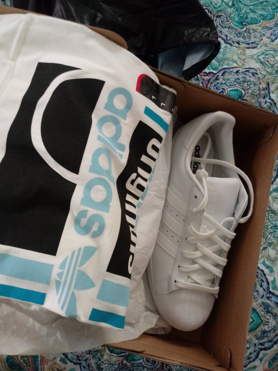 LABELPGR's tweet photo. #BigMoves #GrindmodeOn365 #Pgrmusicgroupent #CarolinablueMyColor #NorthCarolinaMyHome #MyAdidas @adidas @adidasoriginals 💎👍MyAdidas video Comin soon! https://t.co/x8JzAdsMlM