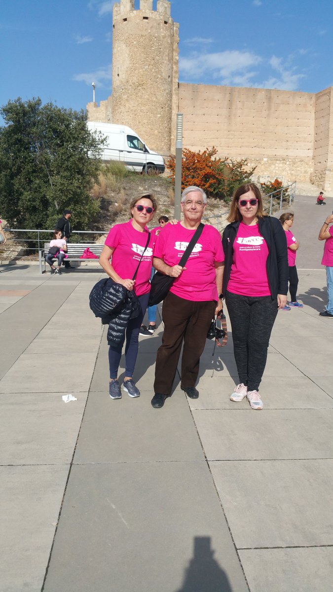 aliciajumilla1's tweet photo. Esta mañana Jumilla vuelve a emocionar #contigodamoslacara #Jumilla #Castiilo #Marcha @aecc_es https://t.co/V3Gv9KEqWb