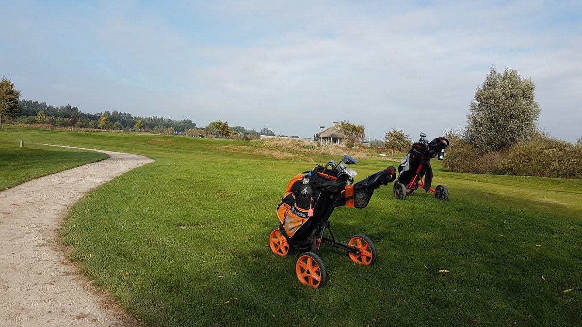 LosAnneke's tweet photo. Still #nicegolfweather @OldCourseLoenen @clicgear https://t.co/MdlqhlLX8c