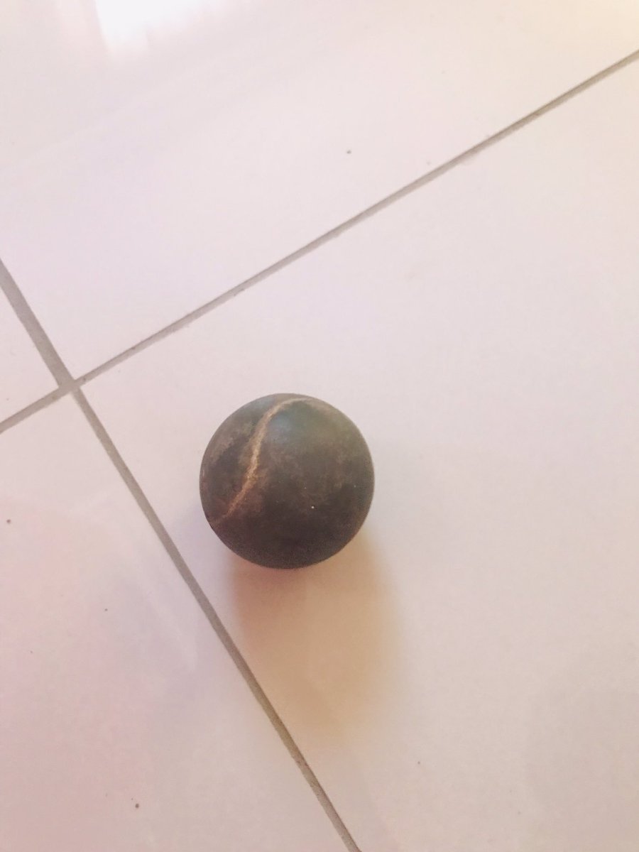 tshepi_mabs's tweet photo. If you grew up ko kasi you will know how lethal! How unforgiving! How burning this tennis ball was on your body😩 https://t.co/GbwZmaEXOr