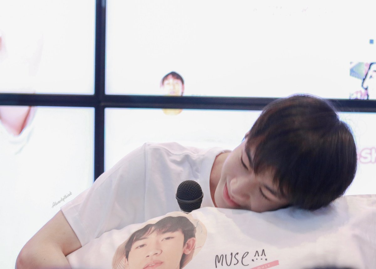 Alonelythink's tweet photo. 181021 พริ้มมมมมมม >< 🐱💛✨
@muse_np 
#แมวมิวซ์ 
#mmmmmmmuse 
#chulacuteboy #ConversationThailand https://t.co/vKVHMyGKu4