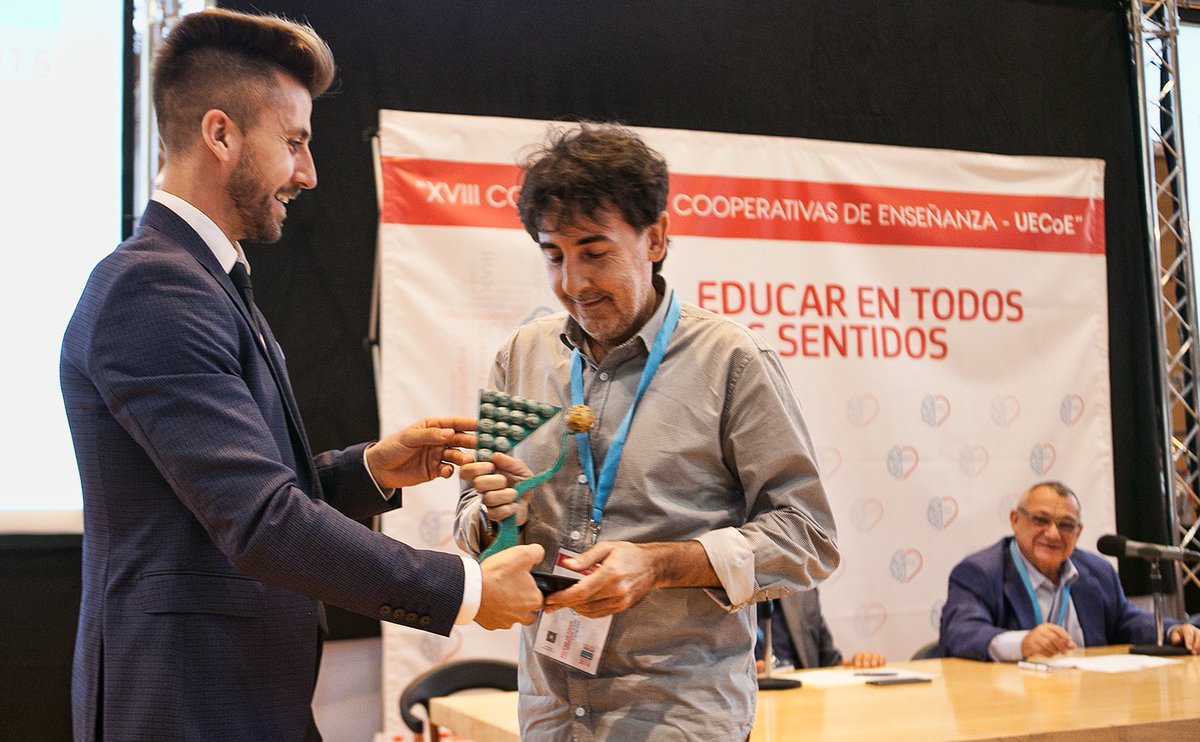 UECoE3's tweet photo. Finalizado #18congresouecoe ya conocemos donde será el #19congresouecoe en #2020 ⏩ #Valencia con la excelente co-organización de @LA_UCEV #Cooperativas de #Enseñanza valencianas.
Entrega del testigo congresual y presentación de temática.
Gracias y ánimo que quedan 2 años!! https://t.co/wmy89sI7yK