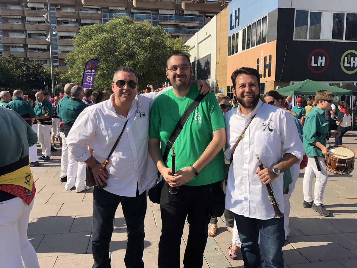 grallatorrelles's tweet photo. Jornada castellera pel 18è aniversari de la Colla Jove de l’Hospitalet amb la @CCFigueres, els @EncantatsBegues i la @CollaJoveLH #grallers #castellers #culturapopularitradicional #grallersdetorrelles https://t.co/SdsJUv8QCd