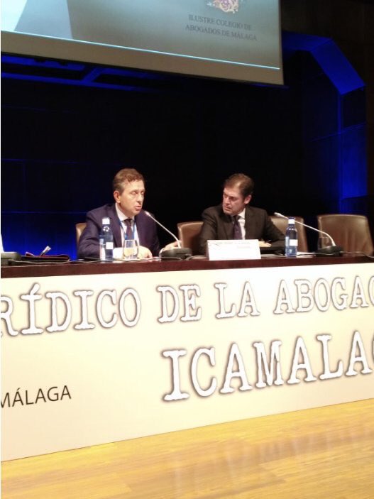 CortesMacias's tweet photo. Un honor para mí presentar en el #14AbogacíaMLG a quien no necesita presentación. Charlar con @javiercremades Presidente de @cremadescsotelo sobre #internacionalización, o sobre cualquier cosa…, es comprar gratis un libro de claves llamado: "La Simplicidad de lo Complejo". https://t.co/j6YfVwKx6N