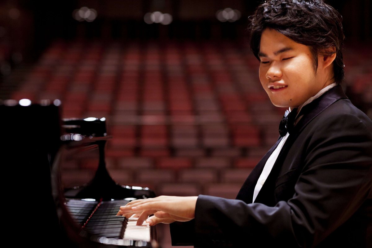 jhonysasaki's tweet image. Conheça a história de Nobuyuki Tsujii, pianista e compositor cego! #Cego #Clássica #Habilidade #Japão #Japonês #Música #Pianista #Piano #Talento #video vejaonline.jp/?p=5124