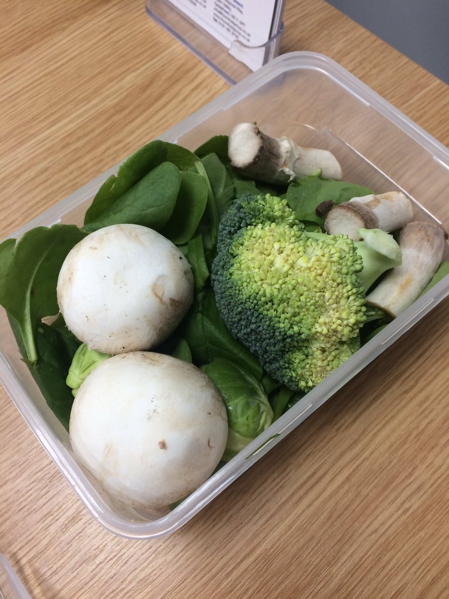 KTO_GNX's tweet photo. #WarriorDiet #Keto style.
#UndereatingPhase keeping #Calories under 200 and #Carbs super low.
Only #Raw #Vegetables consumed for 20hrs then a 4hr #Feast window where we go super #Ketogenic.
#KetoExperiment #KetoWarrior #LCHF #IntermittentFasting #MixItUp #Wholefoods 💪🏻 https://t.co/kBn98RLyrp
