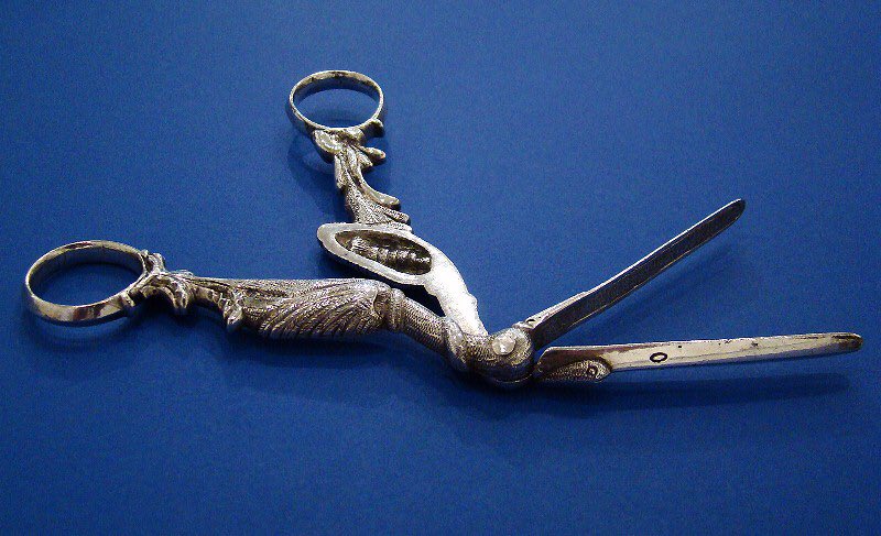 DanielBexfield's tweet photo. Russian Silver 'Stork &amp; Baby' Ribbon Threaders/Pullers
Made by 'M.M'
Minsk 1880
Assay master Ivan Churtenkov
Length 4.75" (12.2cm)
Price £1,375.00

#ribbonthreaders #ribbonpullers #minsk #russianantiques #storkandbaby 
#antiquesilver #cecilcourt #coventgarden #london 
#antiques https://t.co/fbwW4tluuT