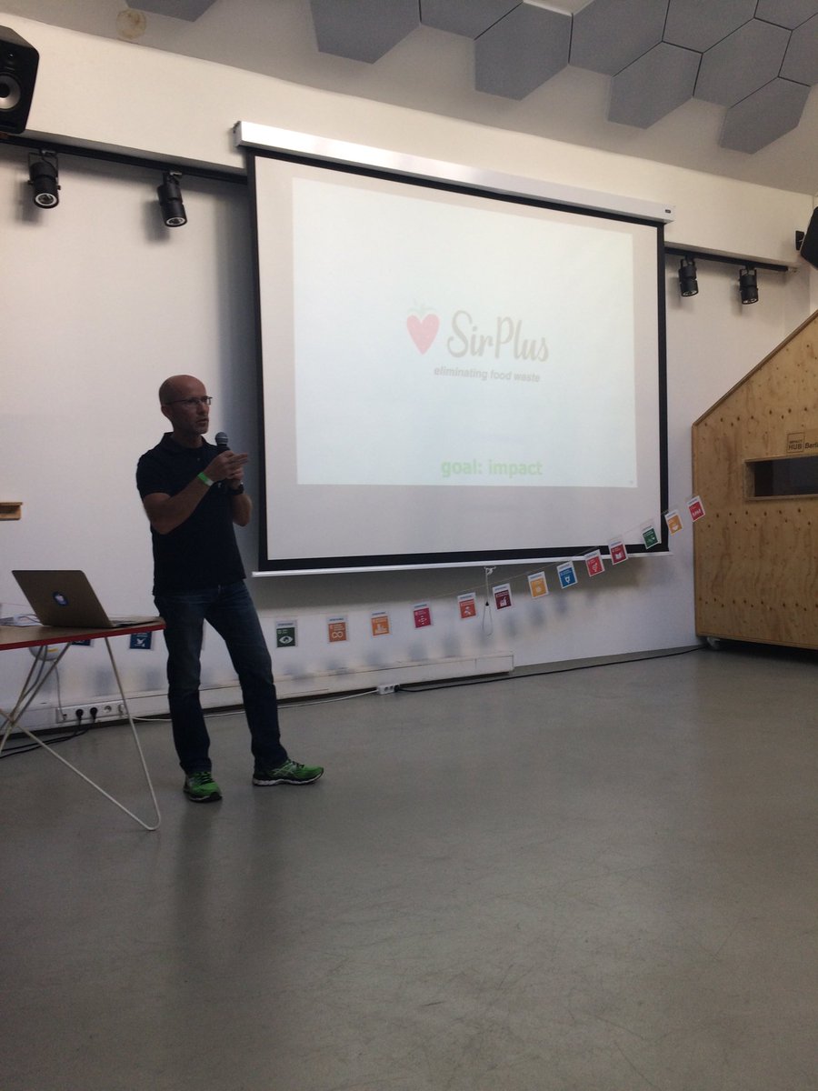 TatiKostyuk's tweet image. Alexander Piutti about how ⁦@SirPlus_de⁩ rescued 700 tons of food #SenseCampBER18 #Act4SDGs ⁦@makesense⁩ ⁦@SDGaction⁩