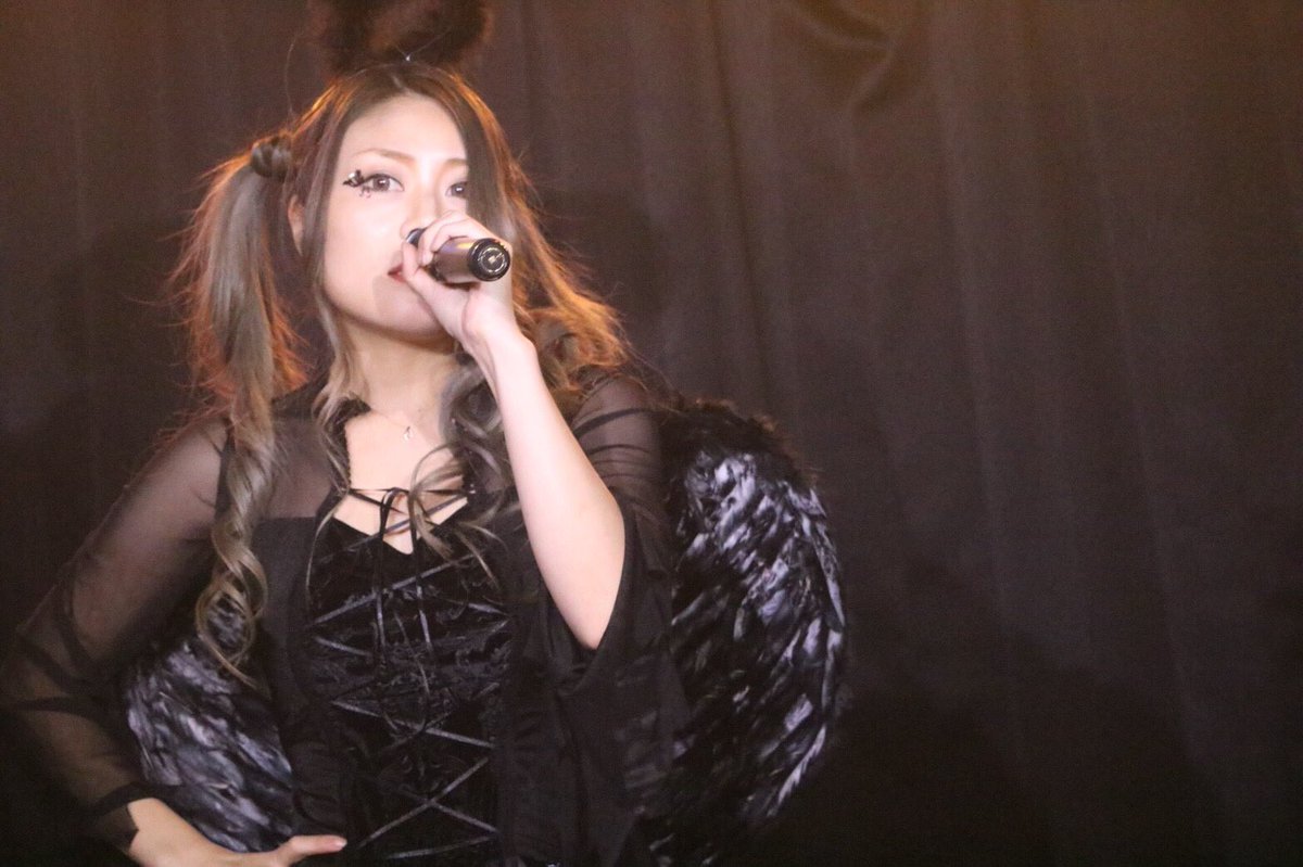 nakazimax0812's tweet photo. そして、2本目！
MUSIC CUBEのライブ！
第1回目よ^_^

舞ちゃんが…（笑）

そして、久しぶりの舞ちゃんのソロでのライブ！

最後の曲…ちょっと泣けた…色々思いが…

舞ちゃん、これからどんどん行くわよ！これからも、よろぴくね^_^ https://t.co/M34O7Q5tmA
