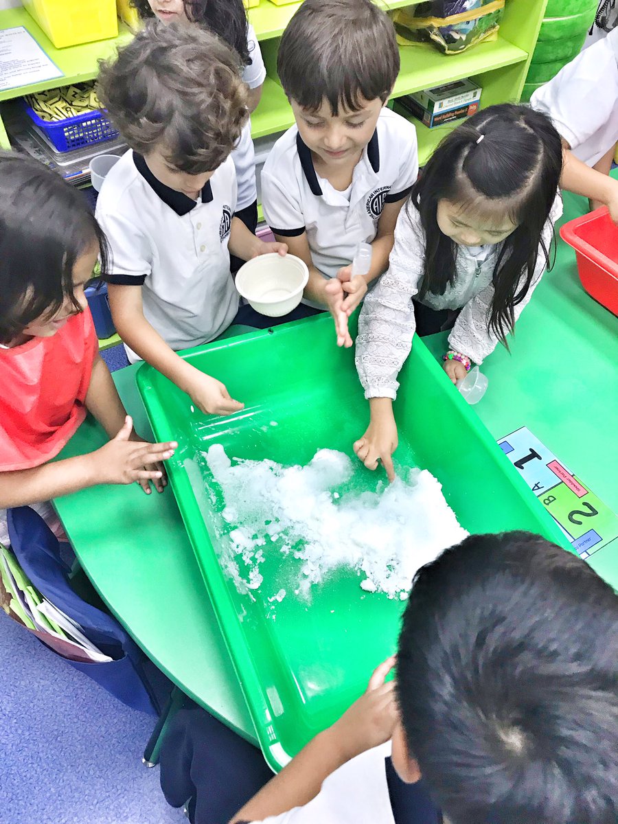 KatrinaMcDonnel's tweet photo. Today in KG2 was messy, loud and totally interactive! #myfivesenses #sensoryexploration #PYP #inquirylearning #handsonlearning #learningengagements #kindyfun #AISAlions https://t.co/qtzMExivYM