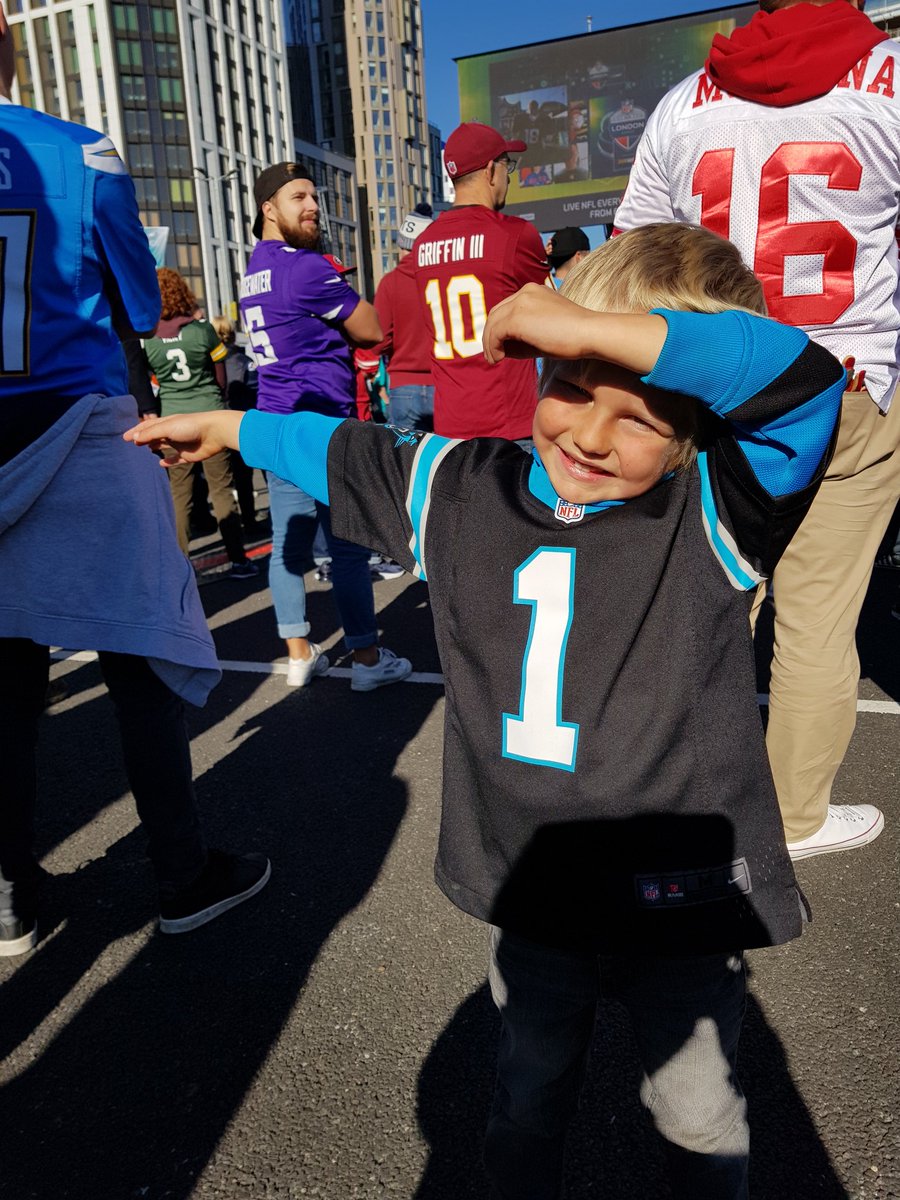100percentfitPT's tweet photo. Dabbing for @CameronNewton @Panthers at Wembley. #1stNFLgame https://t.co/uzrTj2RrK1