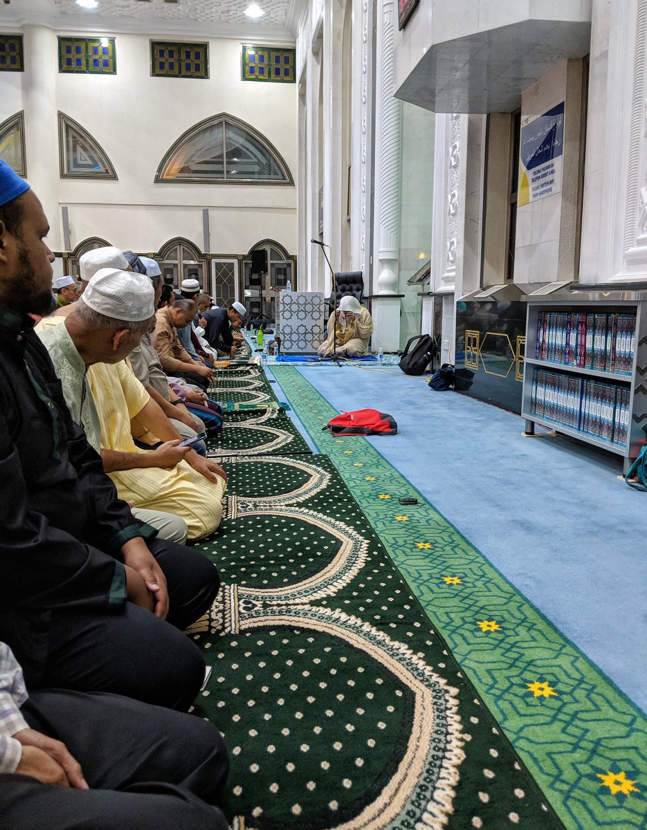 acaiijawa's tweet photo. Kita ni memang selalu buat dosa. Tapi sebanyak manapun dosa kita buat, kalau boleh janganlah tinggalkan solat.

Susun semula solat kita perlahan-lahan. Ambil masa kejap solat. Itulah satu-satunya penghubung kita dengan pencipta kita Allah. https://t.co/EEWGEpUV0Z