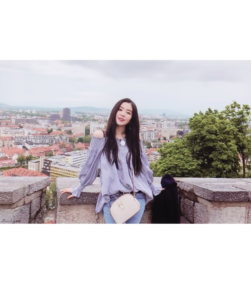 baebyi329's tweet photo. [Scan] SELFIE BOOK - #RedVelvet  Lovely Days in Slovenia #IRENE #아이린 https://t.co/vLBuDYBg50