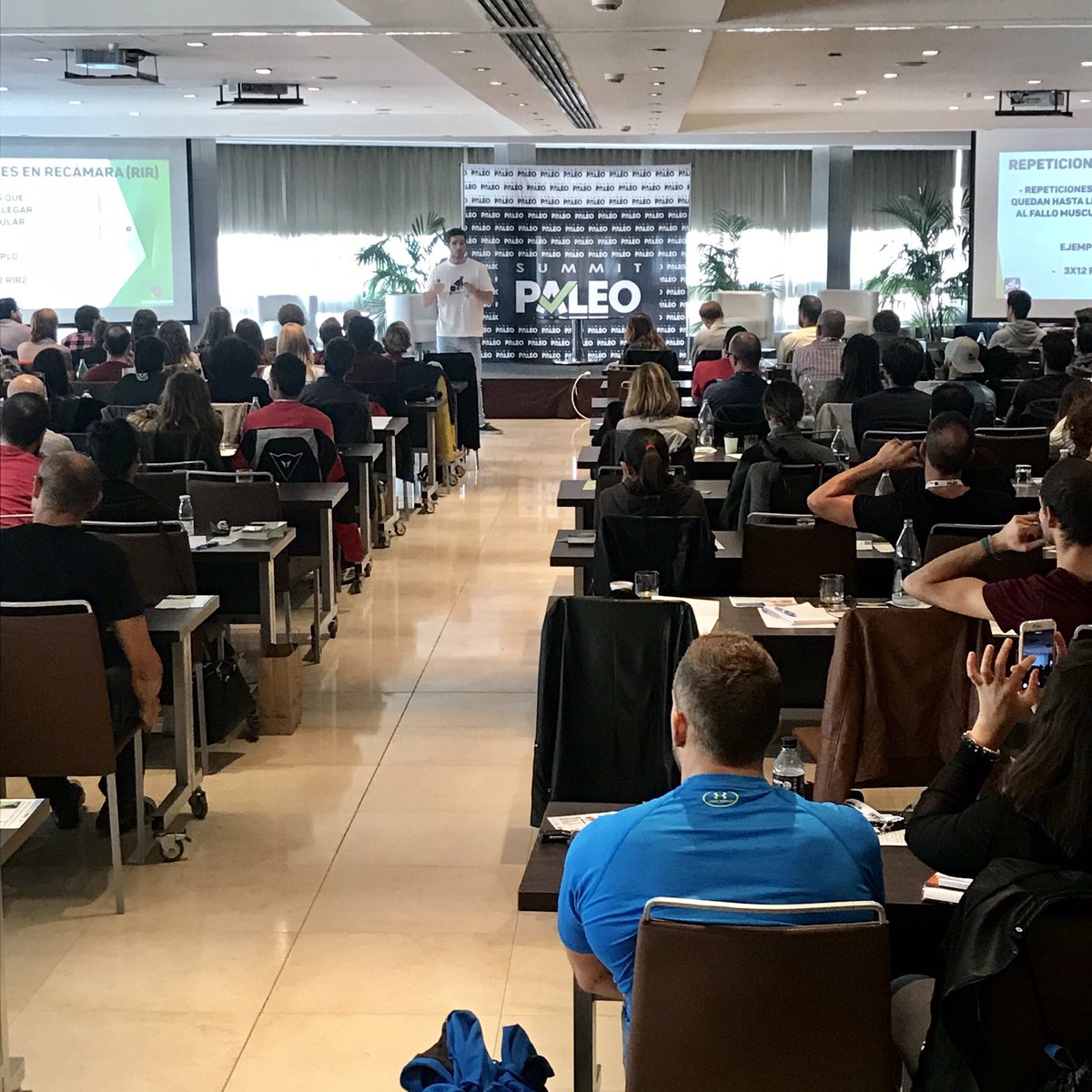 SummitPaleo's tweet photo. Y llegamos a la última charla de #summitpaleo2018: ‘Power explosive: la verdadera fuerza’ con Álvaro Guzmán, del equipo de @Explosiv0, que explica la necesidad de afinar la carga de entrenamiento óptimo cada sesión en función de la cuantificación subjetiva https://t.co/ICQjn1L1wv