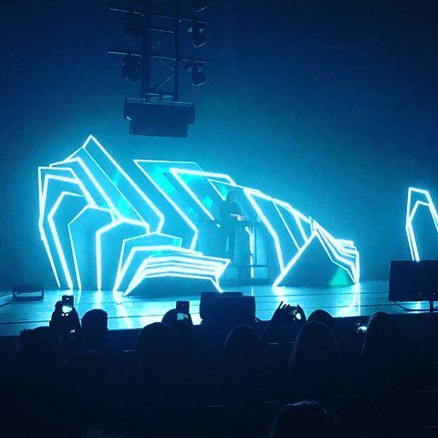 tinoschwanemann's tweet photo. @listentochloe at @fubiztalks ✌️ #electronicmusic #performance #musiqueelectronique #fubiztalks #installation #electronica #djmix #housemusic #liveperformance #installations #installationart #artist #chloe #housemusique #djset #stage #fubiz #performing #… https://t.co/UYu02dfqtG https://t.co/mY6QrSsvLm
