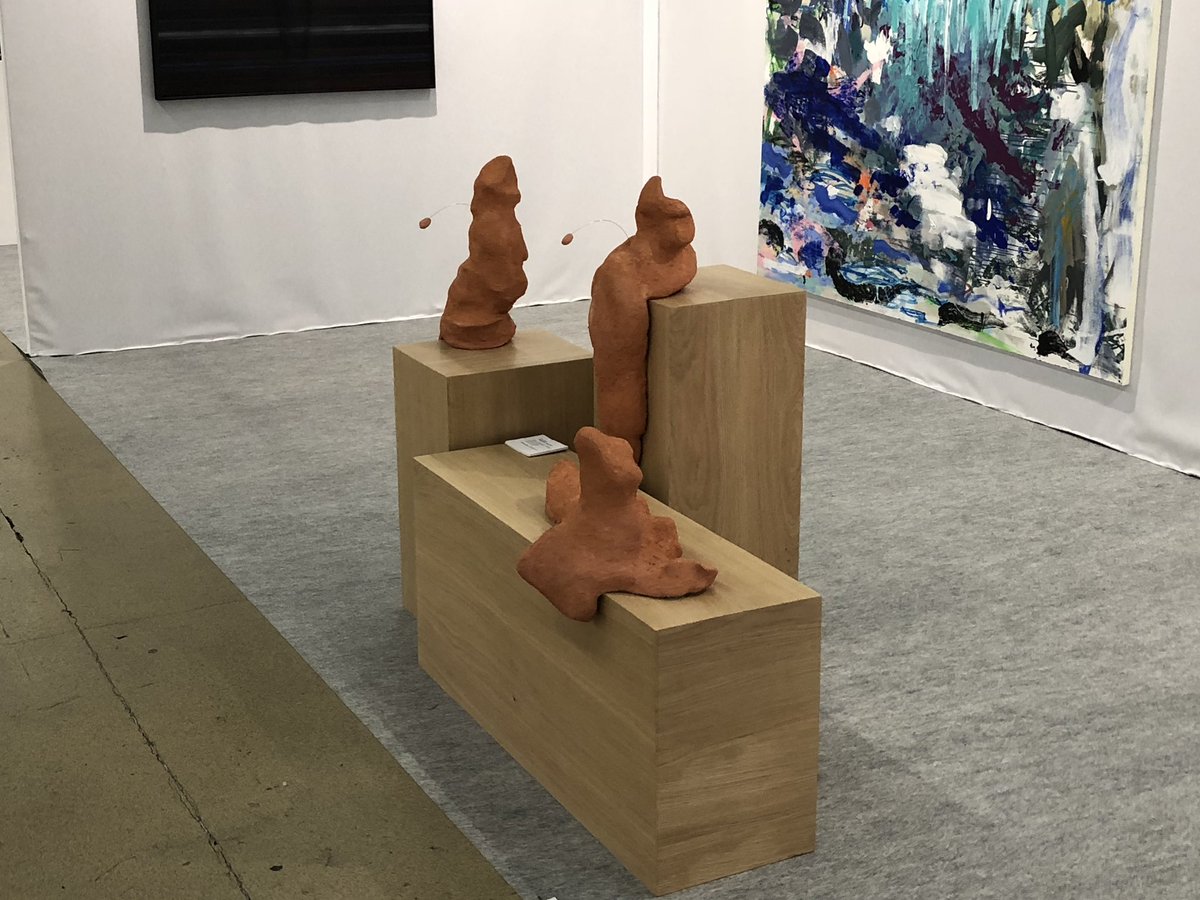 LescaAnne's tweet photo. Beaucoup de monde hier soir pour le vernissage, bel emplacement au salon Réalités Nouvelles à Vincennes. 
C’est jusqu’à dimanche prochain.Beaucoup d’œuvres de qualité Aujourd’hui ça ne démarre vraiment que vers 16h
#abstracion #artcontemporain #enjoyyourart #scupltures #peintures https://t.co/KFGPfmoP4u