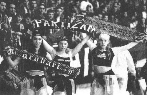 iva_par's tweet photo. Sutra od 21h u @UKParobrod zajedno sa kapitenkom @ZkkPartizan Olgom Stepanović, pozorišnom rediteljkom Janom Maričić i Rankom Pantović, u okviru @RetroPFC izložbe pričam na tribini o ženama u navijanju i sportu. Na slici: prva ženska navijačka grupa GRM <3 https://t.co/eARky09HvE