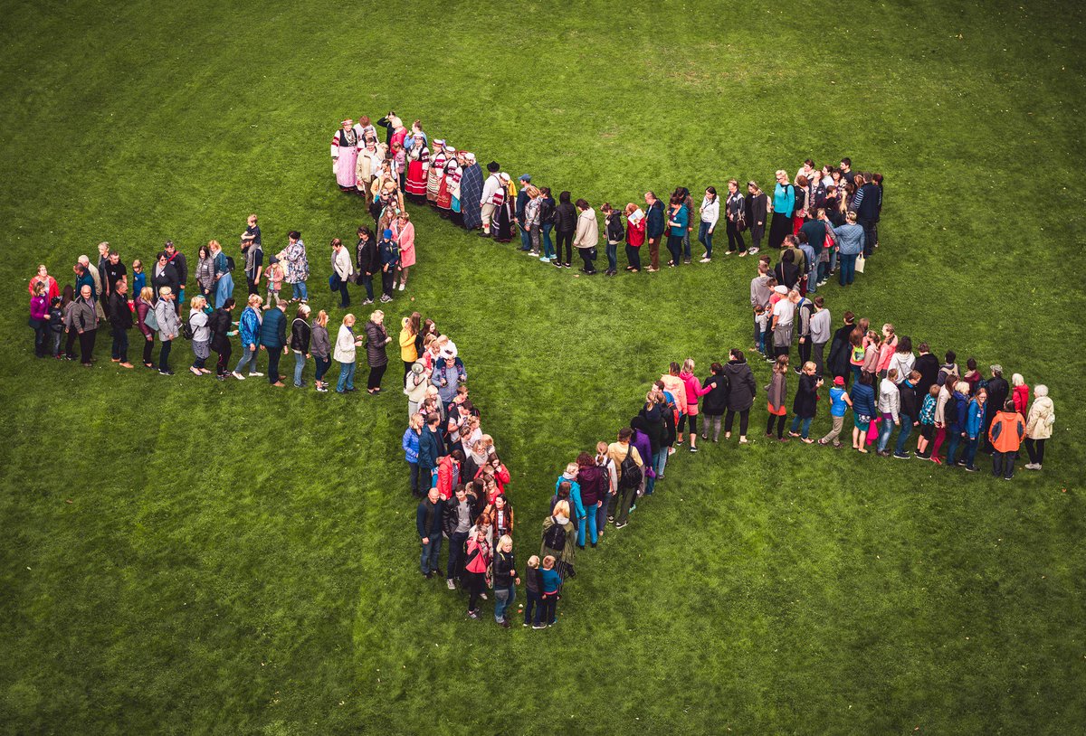 CooperationDay's tweet photo. "The heritage road trip" was so much fun! Thank you everyone in Estonia, Latvia and Central Baltic for joining the celebration and for showing us the real meaning of cooperation. https://t.co/eXCIYYcNXE #ECDAY2018 #interreg #europetogether #paintingourfuturetogether #happyeurope https://t.co/eGdzdvAcAa