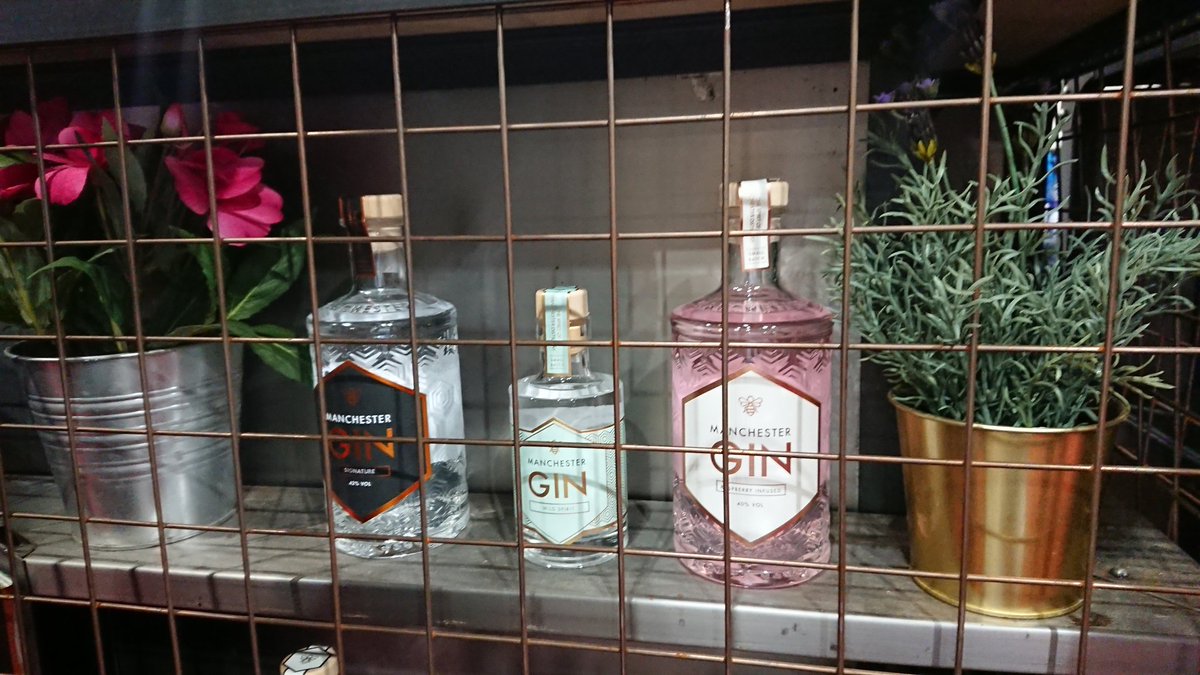 LittleGemsJewel's tweet photo. Loved the beautifully arranged #ManchesterGin stall at @BBCGoodFoodShow in #Glasgow today #GFSScot #gin #craftgin @Gerrys_Kitchen https://t.co/w7H45w2w34