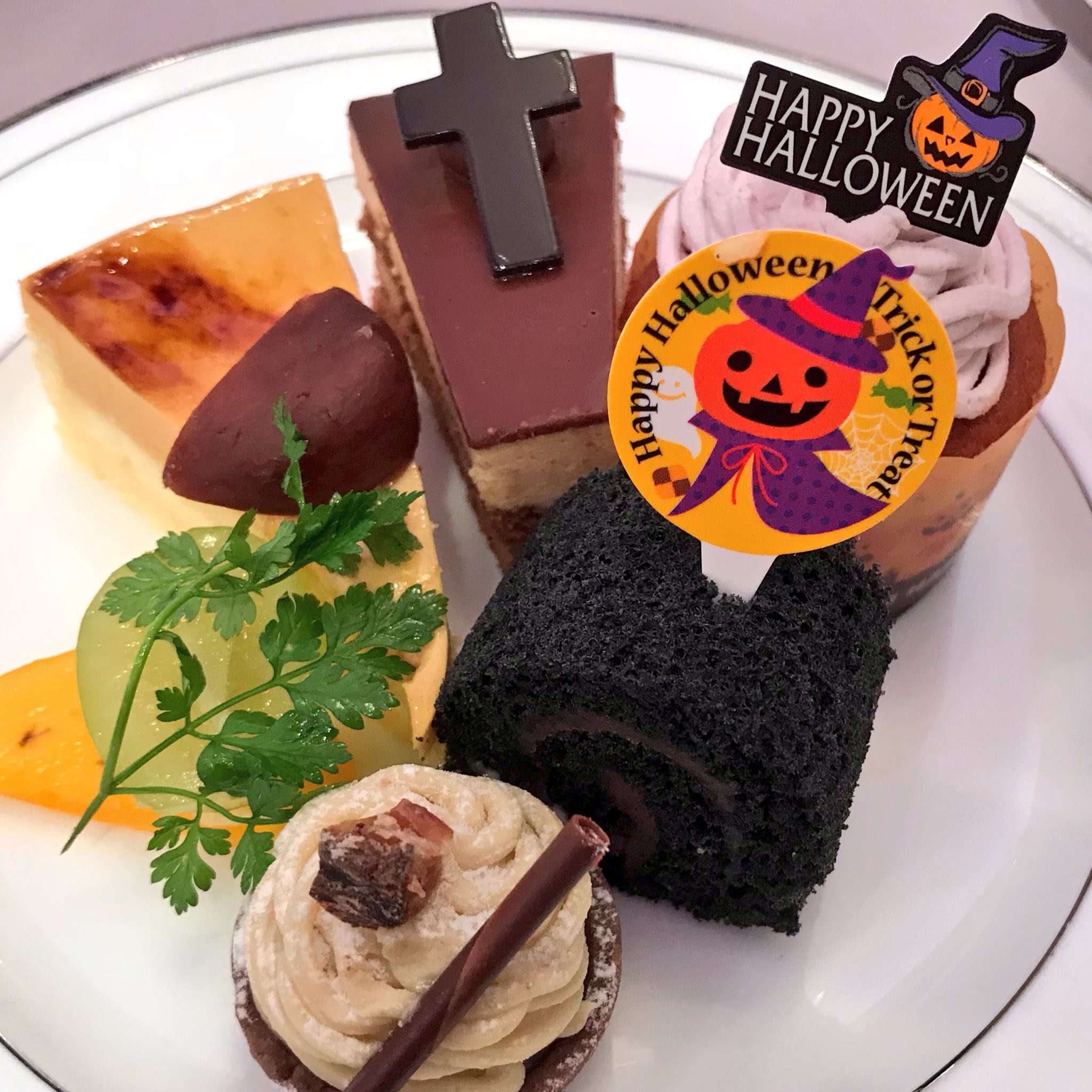 تويتر 笹川 茉衣 على تويتر 念願のスイカのケーキのバイキングに来たよ めっちゃペンギンと目が合う 笑 全部美味しかったけど 秋のスイーツはギュッと詰まってるものが多くて沢山食べられないね ホテルメトロポリタン 池袋 ケーキバイキング Suica T Co