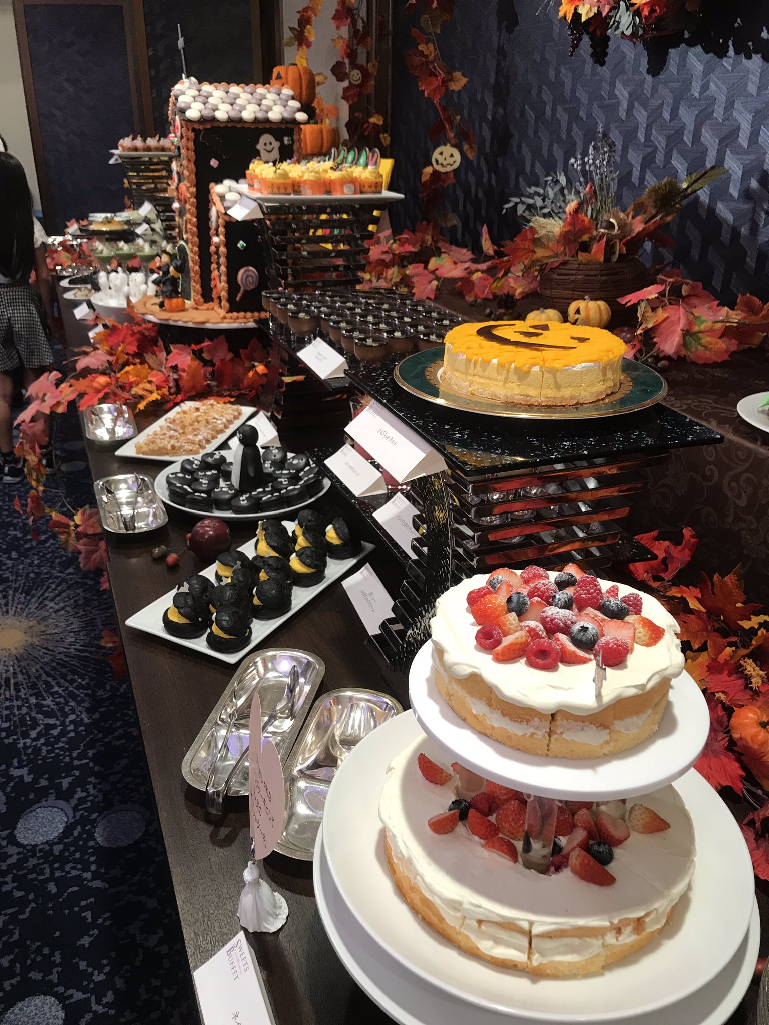 笹川 茉衣 念願のスイカのケーキのバイキングに来たよ めっちゃペンギンと目が合う 笑 全部美味しかったけど 秋のスイーツはギュッと詰まってるものが多くて沢山食べられないね ホテルメトロポリタン 池袋 ケーキバイキング Suica T Co 笹川 茉衣 念願のスイカのケーキのバイキングに来たよ めっちゃペンギンと目が合う 笑 全部美味しかったけど 秋のスイーツはギュッと詰まってるものが多くて沢山食べられないね ホテルメトロポリタン 池袋 ケーキバイキング Suica T Co
