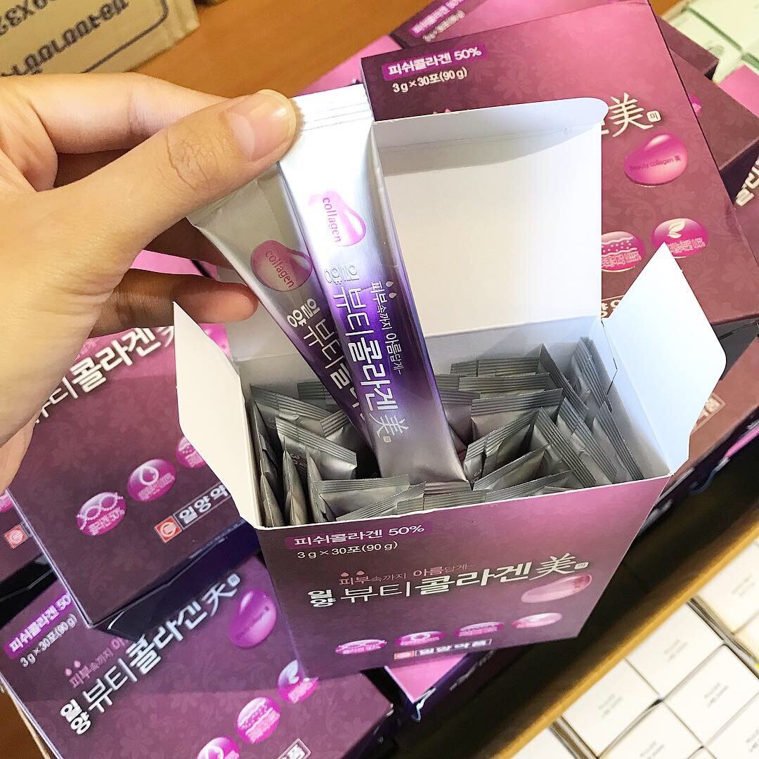 yofukhu's tweet photo. #พร้อมส่ง BEAUTY COLLAGEN💜 
☁ 440 บาท/30 ซอง
คอลลาเจนกล่องม่วงตัวดัง ขายดีสุดฮิตในเกาหลี ช่วยให้ผิวขาวใส แข็งแรง เนียนนุ่ม สุขภาพดี ลดการเกิดสิว ริ้วรอย รอยดำ จุดด่างดำต่างๆ รีวิวเยอะมากค่า👍🏻💕
#howtoperfect #คอลลาเจนกล่องม่วง #คอลลาเจน #howtobeauty #2nano #collagen https://t.co/BahExOOdly