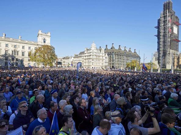Leonardobecchet's tweet photo. Il Regno Unito ci ripensa e vuole svegliarsi dall’incubo  Brexit 2 Il ritorno https://t.co/31HFIoqru6