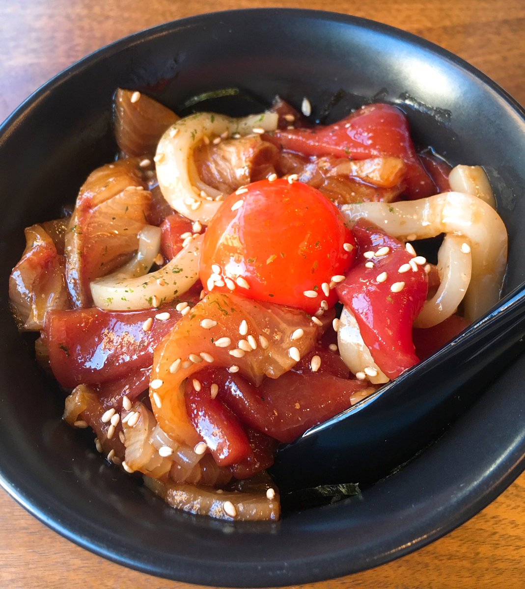 ytrdsgnnk's tweet photo. 悪魔的に美味い海鮮ユッケ丼。
#Hugglife
#ようじ卒業ハウス https://t.co/74r3ZUw5q0