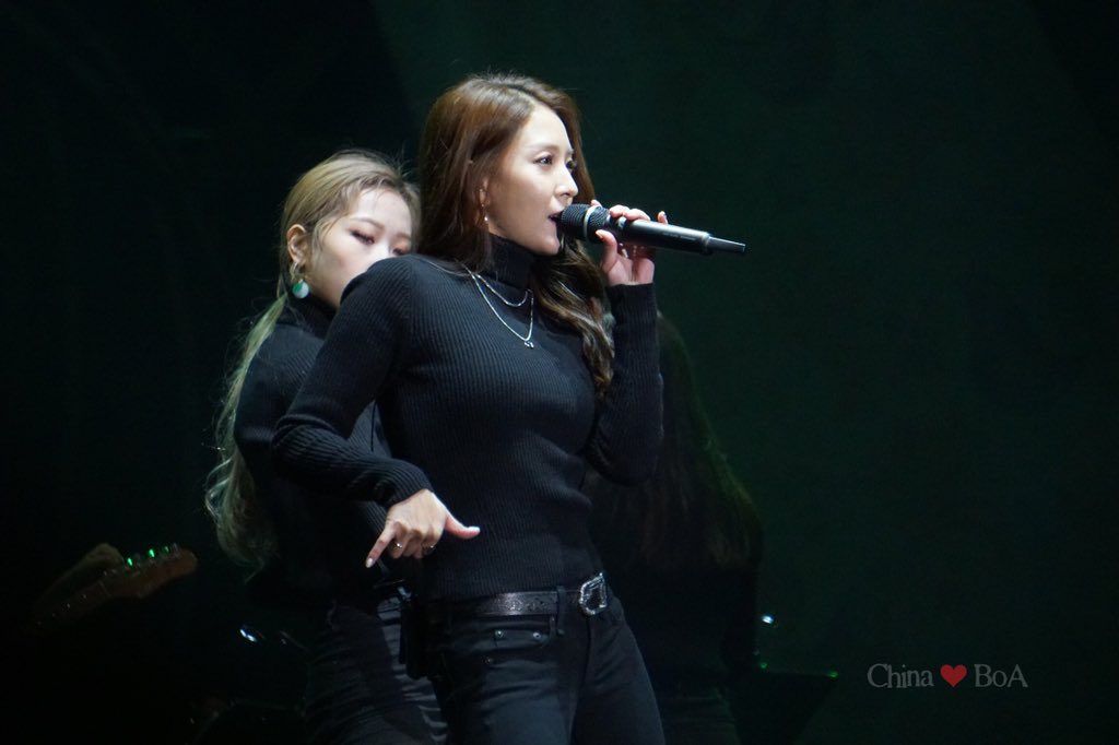 PrettyBoA's tweet photo. [Part 1] 2018.10.20 Grand Mint Festival  x BoA (Please do NOT edit) 
By China❤️BoA
 #womanshowcase #showcase  #BoA #woman #9th #BoA9a #boakwon #thelive #thelive2018 #ボア #宝儿 #boathelive #grandmintfestival #gmf #korea #seoul #보아 #woman #SMTOWN #ChinaLovesBoA https://t.co/rRwEoNUkx2