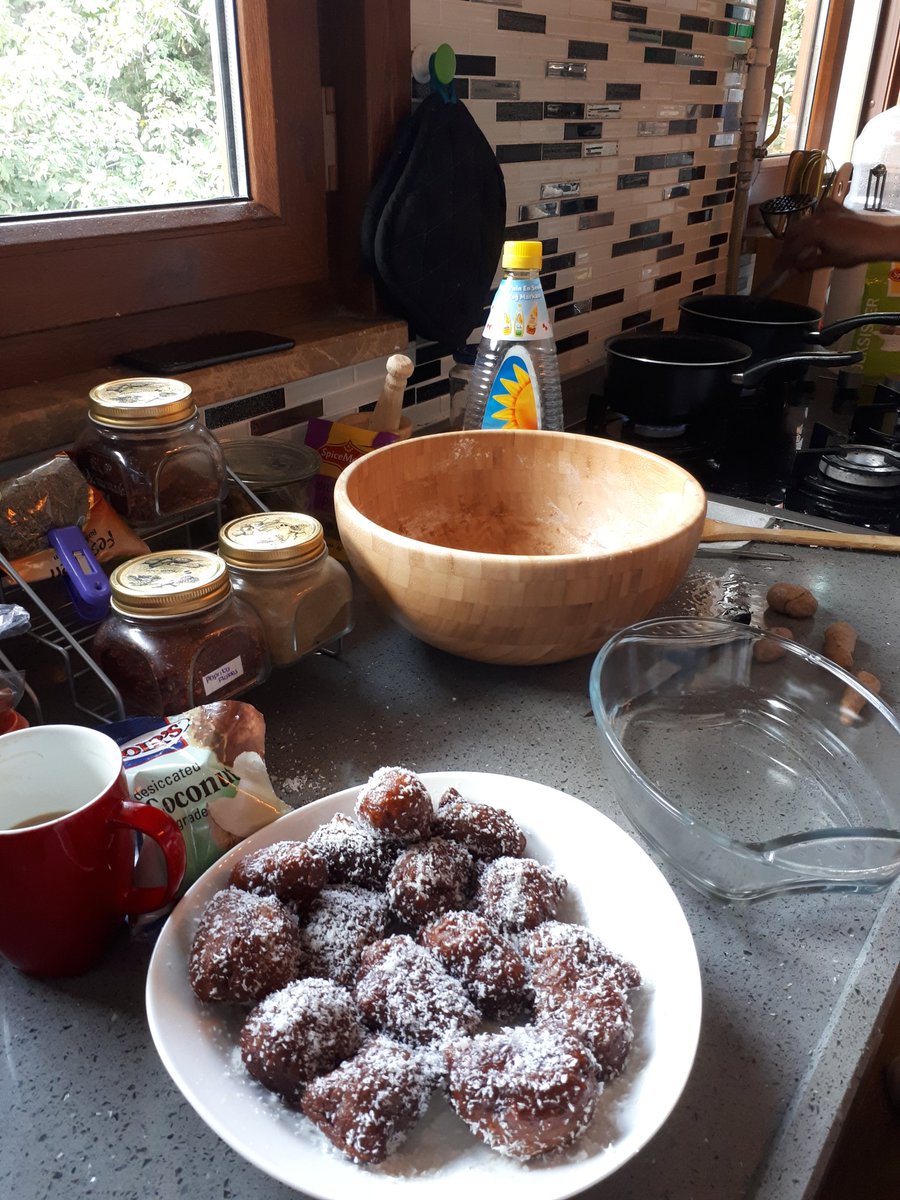 RobinAdamsZA's tweet photo. WHAT A TREAT!
The Princess has prepared Cape Town koeksisters in Istanbul.
AMAZE BALLS! #GetInMyBelly #TasteOfHome #VerdalaWhatYouMust #TurkeyStateOfMind @JustVee1710 https://t.co/Mta4rToX7R