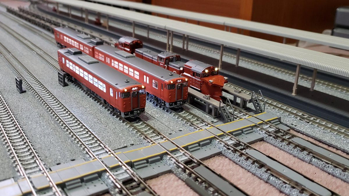 ハンター 車両基地レールセットに De15 2525とjr西日本更新車の キハ47 とキハ40 00番台を 並べて撮影しました De 車両基地レールセット Nゲージ 鉄道模型