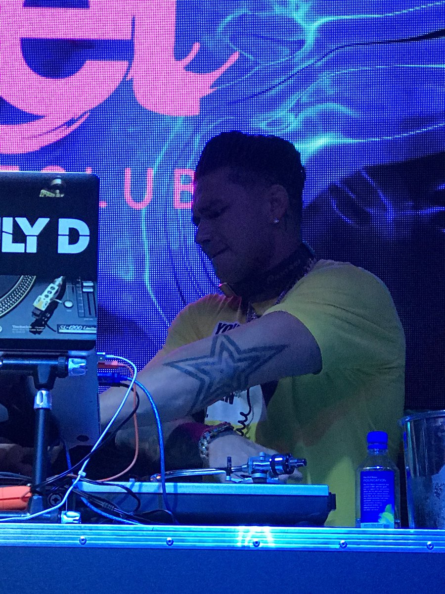 susanaabananaaa's tweet photo. Was able to see @DJPaulyD live! It was something I was really looking forward to do! @DJPaulyD, HANDS DOWN the best! &amp; I got pics of your finest moments. 
#waitforthebeat &amp; #yousmiling. 
Thank you for an amazing night, definitely looking forward to many more ❤️ https://t.co/z9moJvGrrH