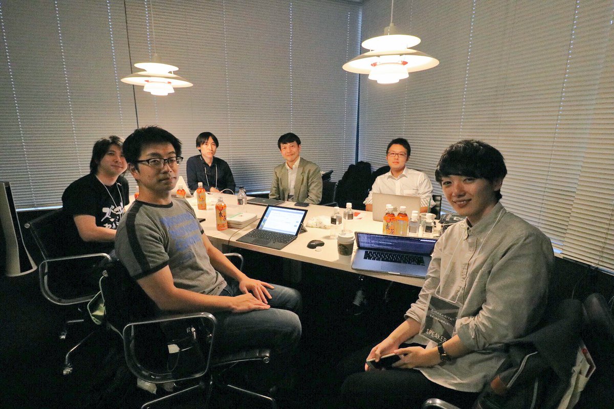 MANABIYA_tech's tweet photo. 17:30からは、【インフラ×AI】セッションになります！
先程控え室にお邪魔して、写真を撮らせていただきました〜✨
すごく盛り上がっていたので、セッション中もこの勢いのまま盛り上がるに違いありません💪
皆さん是非ご参加くださいね〜！

▼配信もあります！
https://t.co/GcSs329OBq
#MANABIYA https://t.co/EbhYdVsxrC