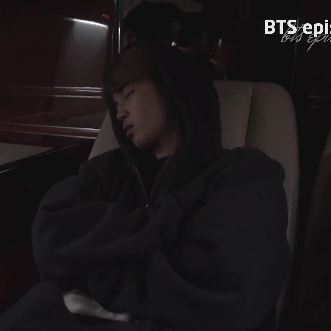 SinBst's tweet photo. Jungkook moved to sit in front of Jimin😢 https://t.co/G1z0LpOMoN