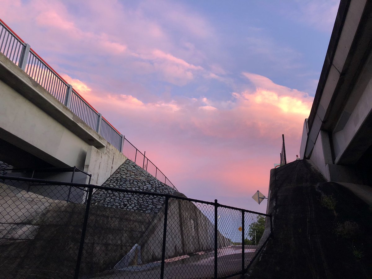 kayathiea's tweet photo. awesome sunset viewed from under the #m3 motorway #brisstorm https://t.co/ETJqmvoGmg