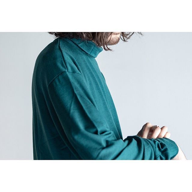 MARKAWARE_marka's tweet photo. . MARKAWARE "NEWZEALAND MERINO WOOL CIRCULAR SWITZER FLEECE HIGH NECK WOOL TUBE SWEATER" #organicwool #merinowool #shrinkproof #turtleneck #highneck #slowfashionmovement #sustainablefashion #markaware @markaware_marka_official https://t.co/2dOWg1BEko https://t.co/dkB6fhWDdq