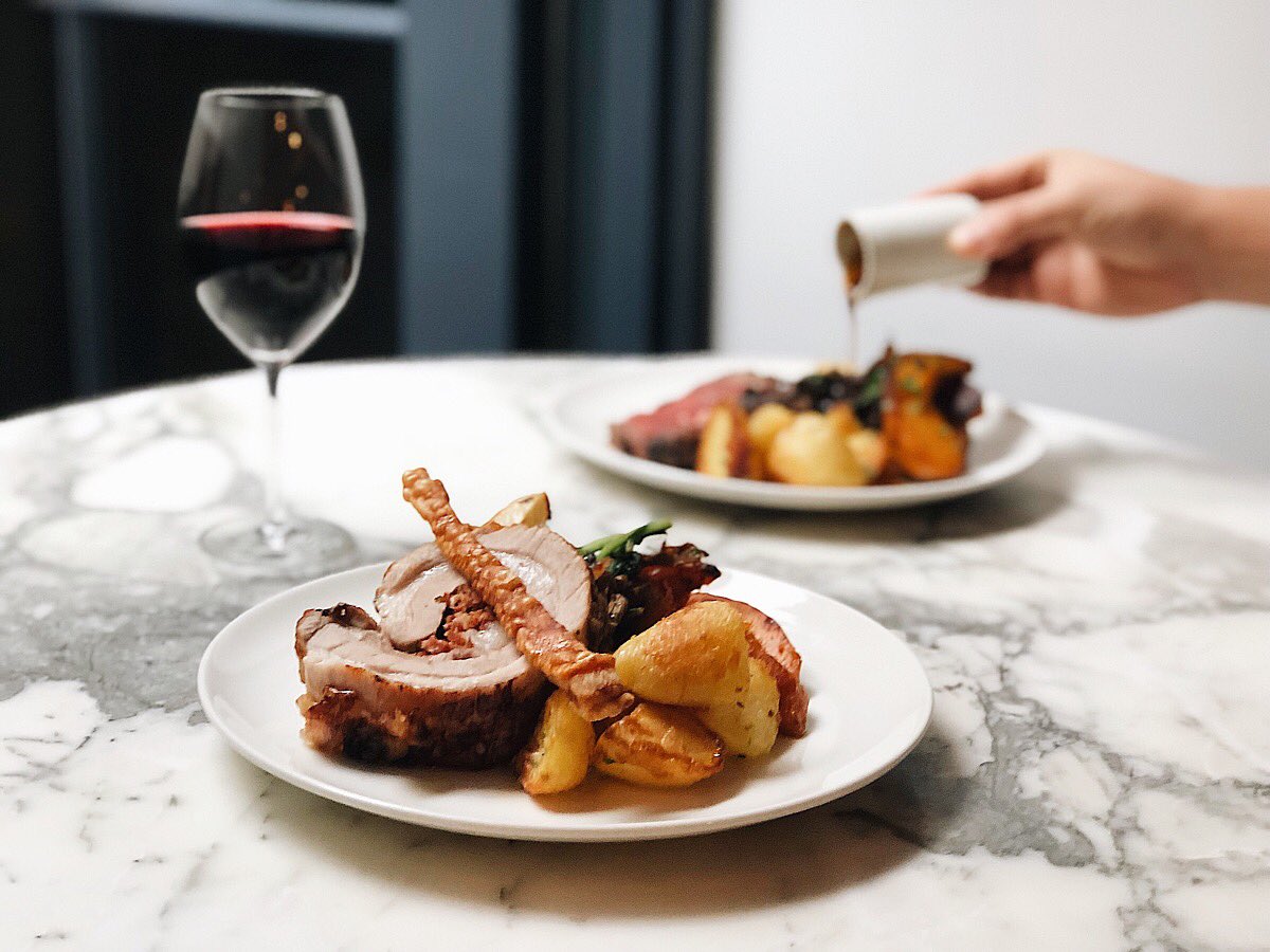 Italians do it better. Sunday lunch at Bernardi’s featuring new autumn roast porchetta and dry-aged ribeye 🍽🍷

#Italian #Bernardis #SundayRoast #RoastBeef #Porchetta #Marylebone #PortmanVillage #Mayfair #SeymourPlace #LondonFood #LondonRestaurants #TopLondonRestaurants #London