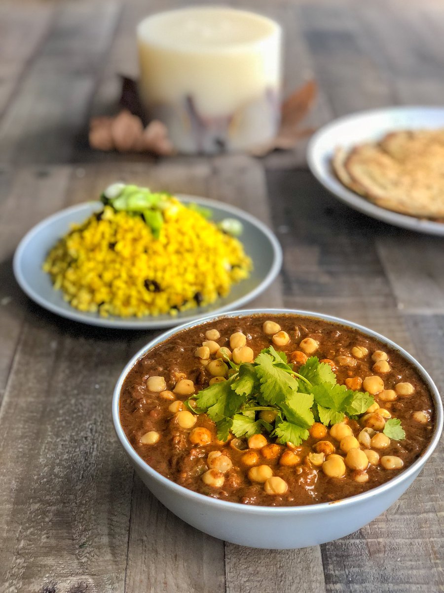 lorrainepascale's tweet photo. Made this chick pea tikka masala, with coconut flatbread and cauliflower pilau ‘rise’...
Would you be interested in the recipe? 😘 https://t.co/f2je2Jurwc