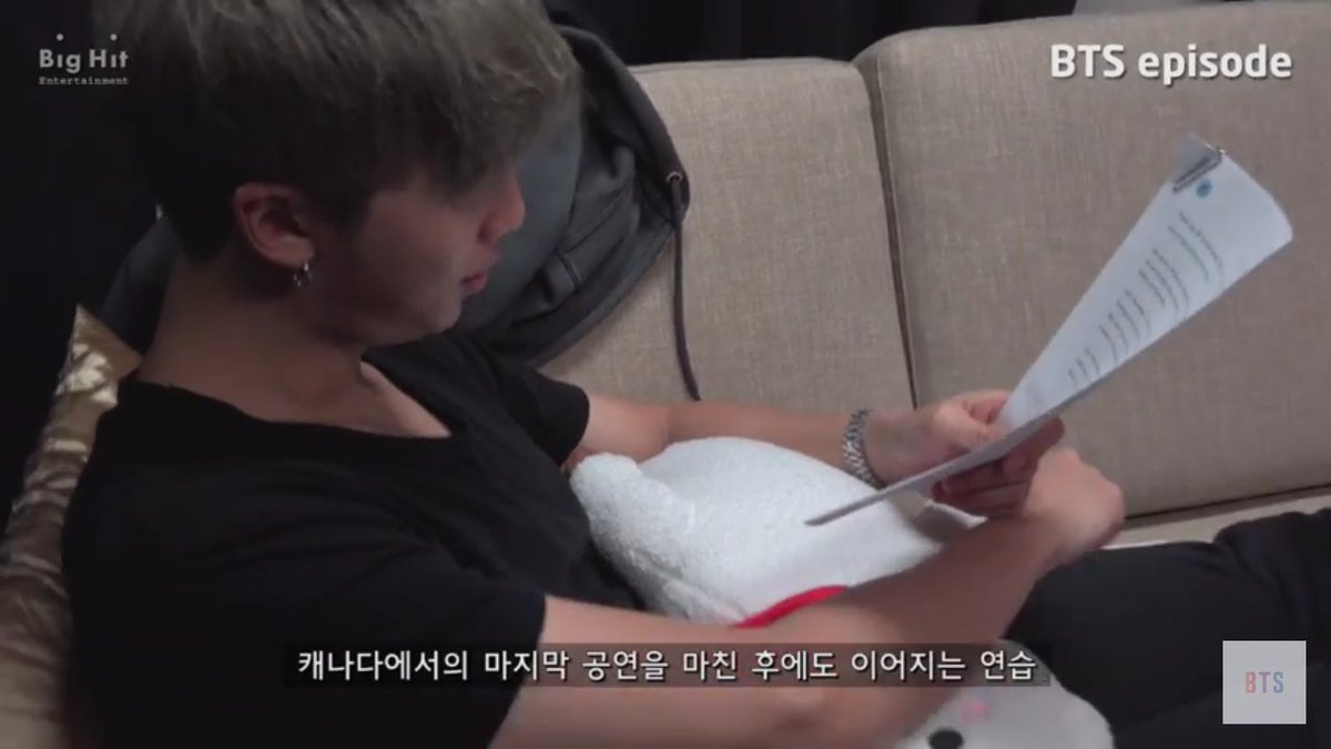RMxJIN9492's tweet photo. น้องอาร์เจได้อยู่กับทั้งคูมม๊าคูมป๊าเลย ครอบครัวนี้น่ารัก💜 #namjin https://t.co/hqGCe8yaMG
