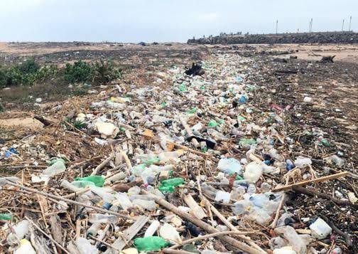 YVaw123's tweet photo. @sure_kamhunga Meanwhile.....in Durtbin I mean durban..#cleanbluelagoon @cleandurban https://t.co/PjENZJsxXJ
