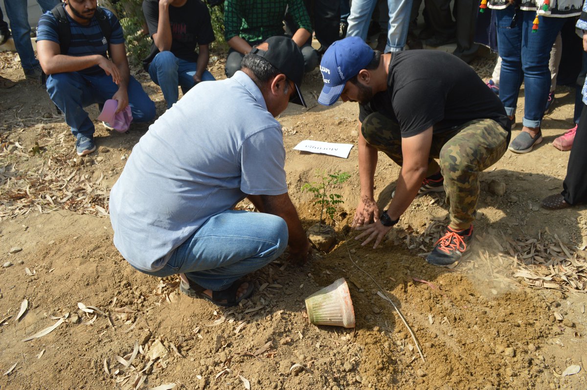 zarnab_11's tweet photo. Plantation drive at Geography department, University of Karachi for Symantec Services Week.
Learning to plant a tree properly.

#LifeAtSymantec
#symantec #NortonOnline #LifeLock #symanteclife #planatation #CleanPakistan https://t.co/VtCzjTiCY9