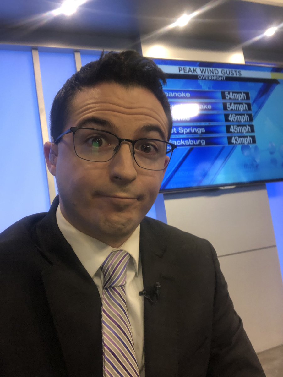 WRAL_Michaels's tweet photo. Got a full 90 minutes of sleep. #TeamNoSleep #thankswind https://t.co/jH9TB0Eajx