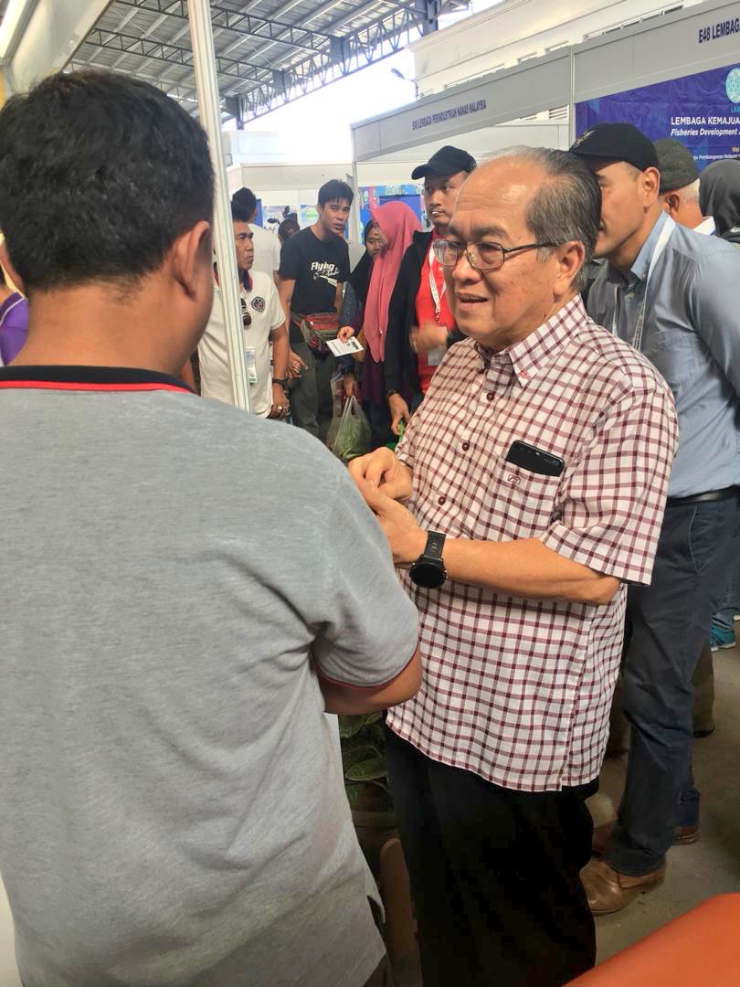 MARDIKuching's tweet photo. Thank you to our YB Deputy Chief Minister Datuk Amar @uggahembas for visiting our booth today

@SAgrofest 
#betterMARDI
#SarawakAgroFest https://t.co/ZBz8yCodvw