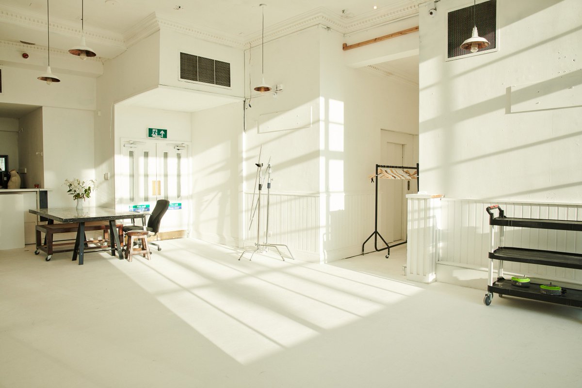 Limited time offer!

This spectacular natural light⬇️
 
Get your session booked in our studio 2, before the end of Autumn

The ideal time is 4pm

#studiohire #psspaces #naturallightstudio #southwestlondonstudio #londonphotostudio #photographystudio #daylightstudio